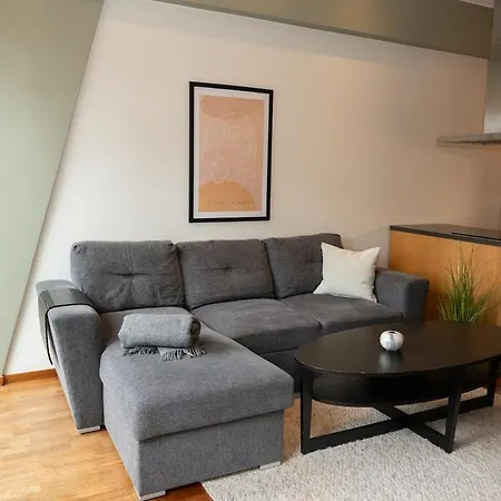 Apartamento Modern Waterfront Near Center